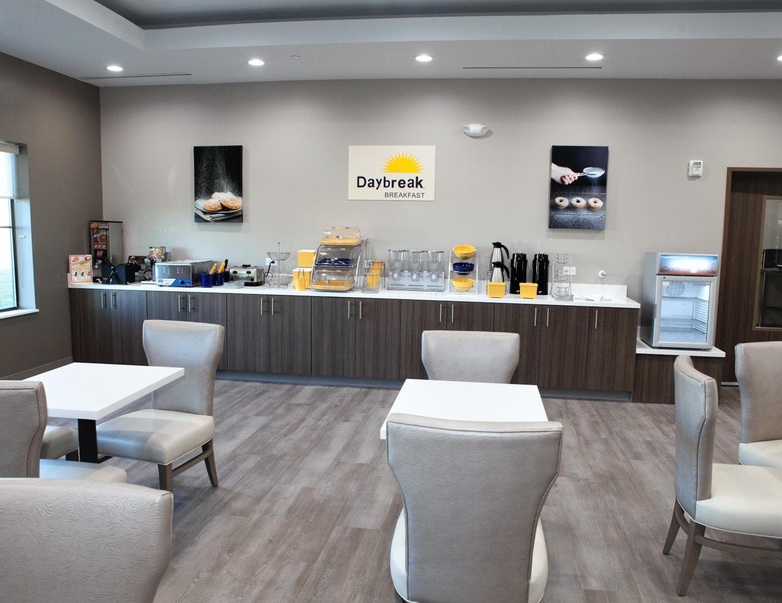 Days Inn & Suites by Wyndham Houston NW Cypress