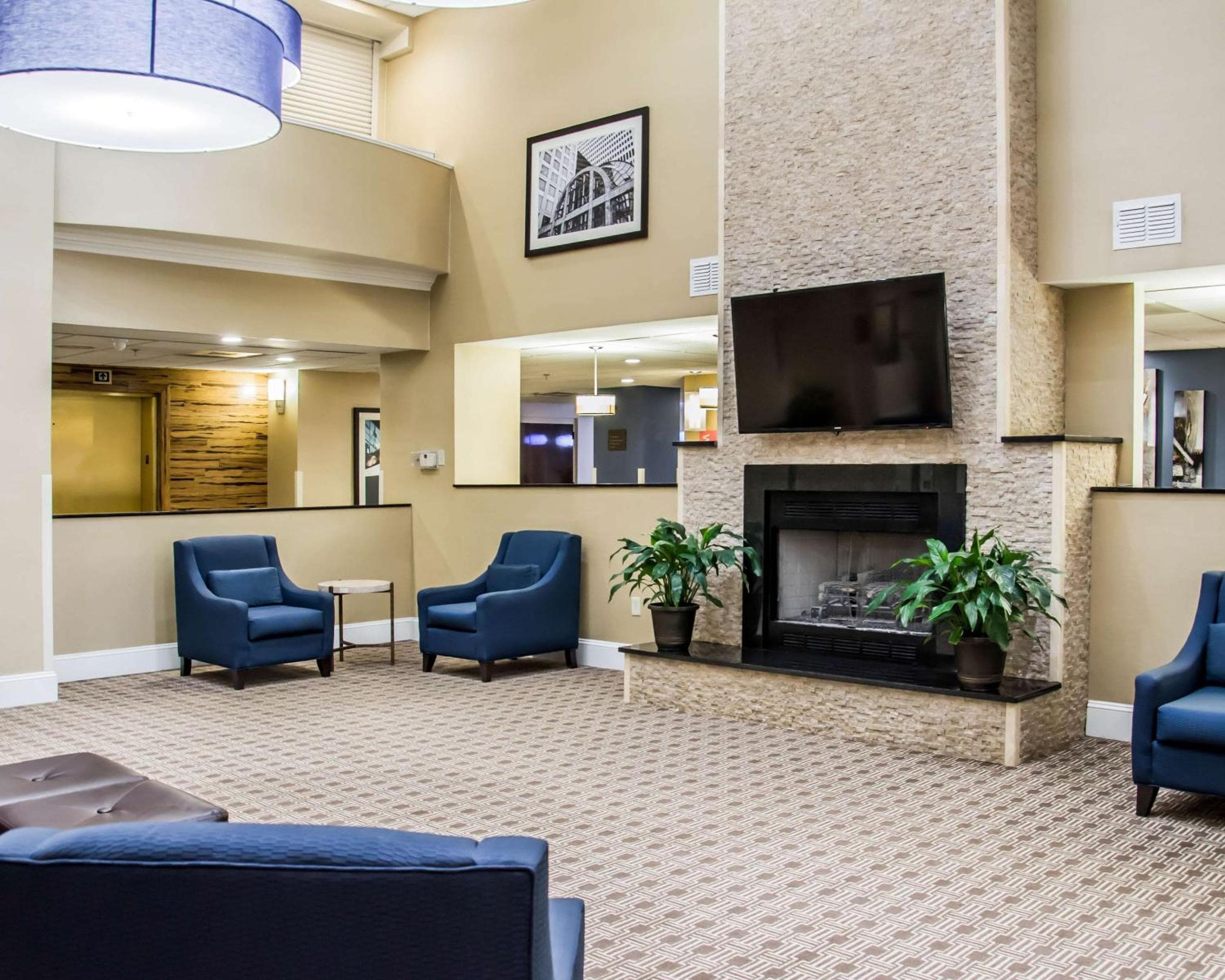 Comfort Suites University - Research Park