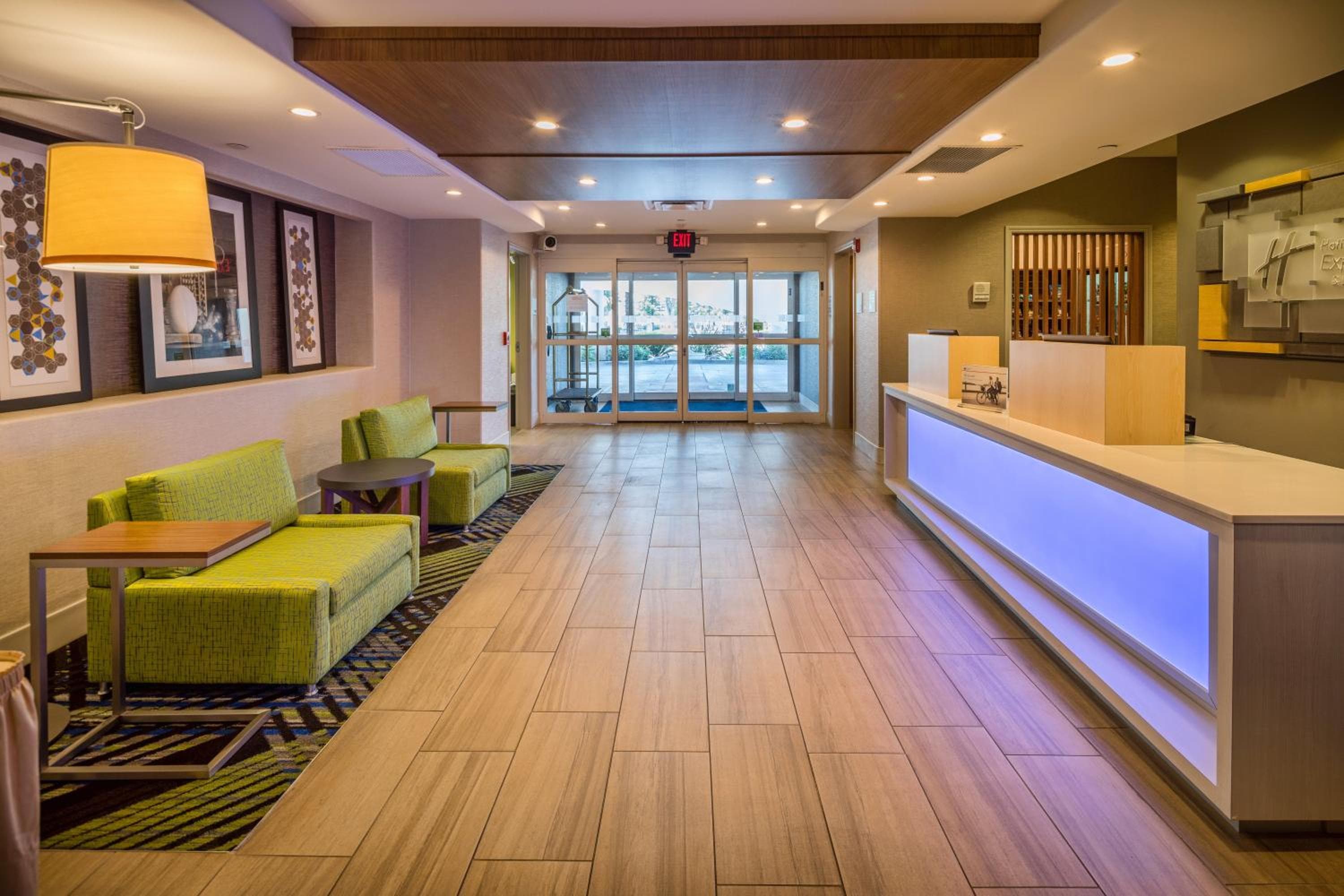 Holiday Inn Express & Suites Modesto