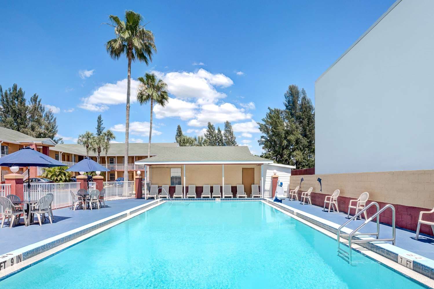 Howard Johnson by Wyndham Ft. Myers FL