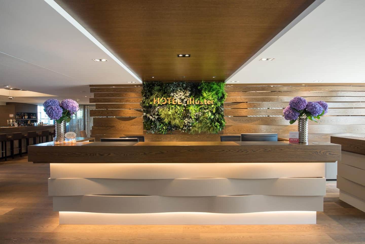 HOTEL illuster - Urban & Local