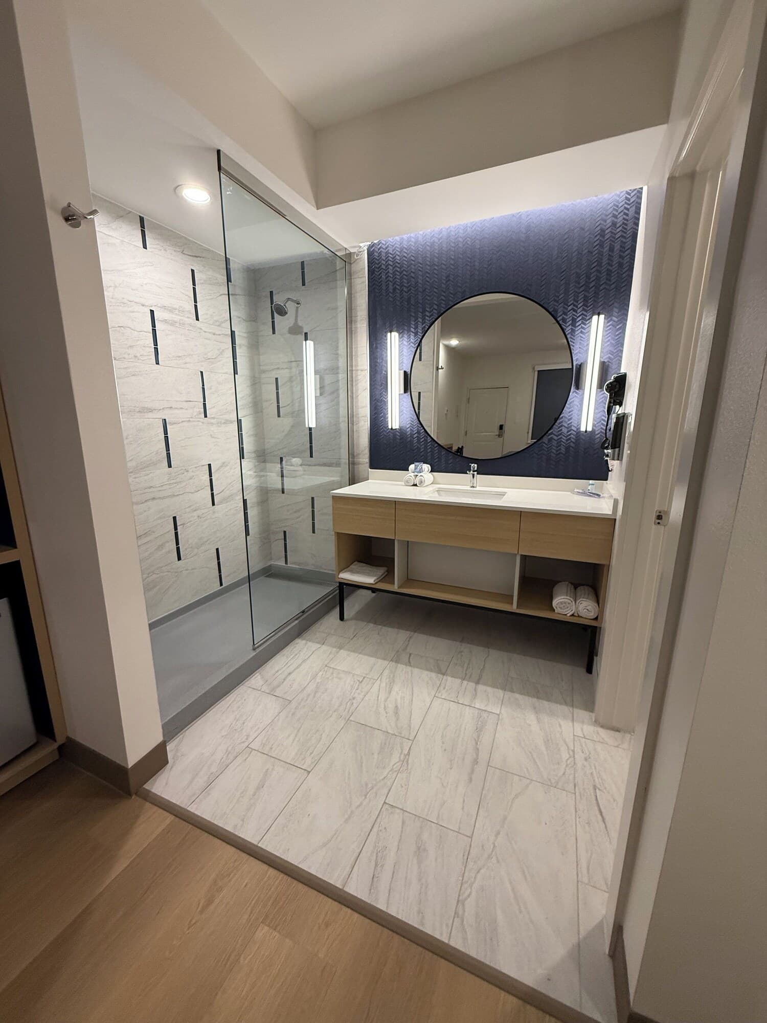 Palace Inn Blue 290 W 43rd & Bingle Rd