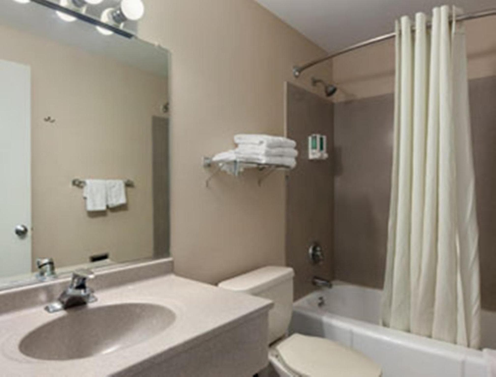 Super 8 by Wyndham Chicago IL