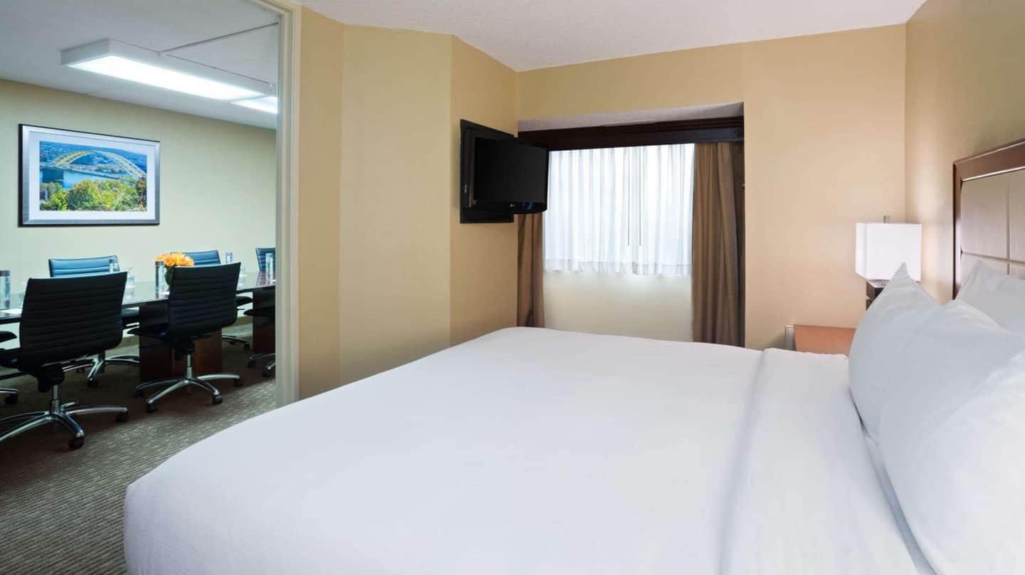 DoubleTree Suites by Hilton Cincinnati - Blue Ash