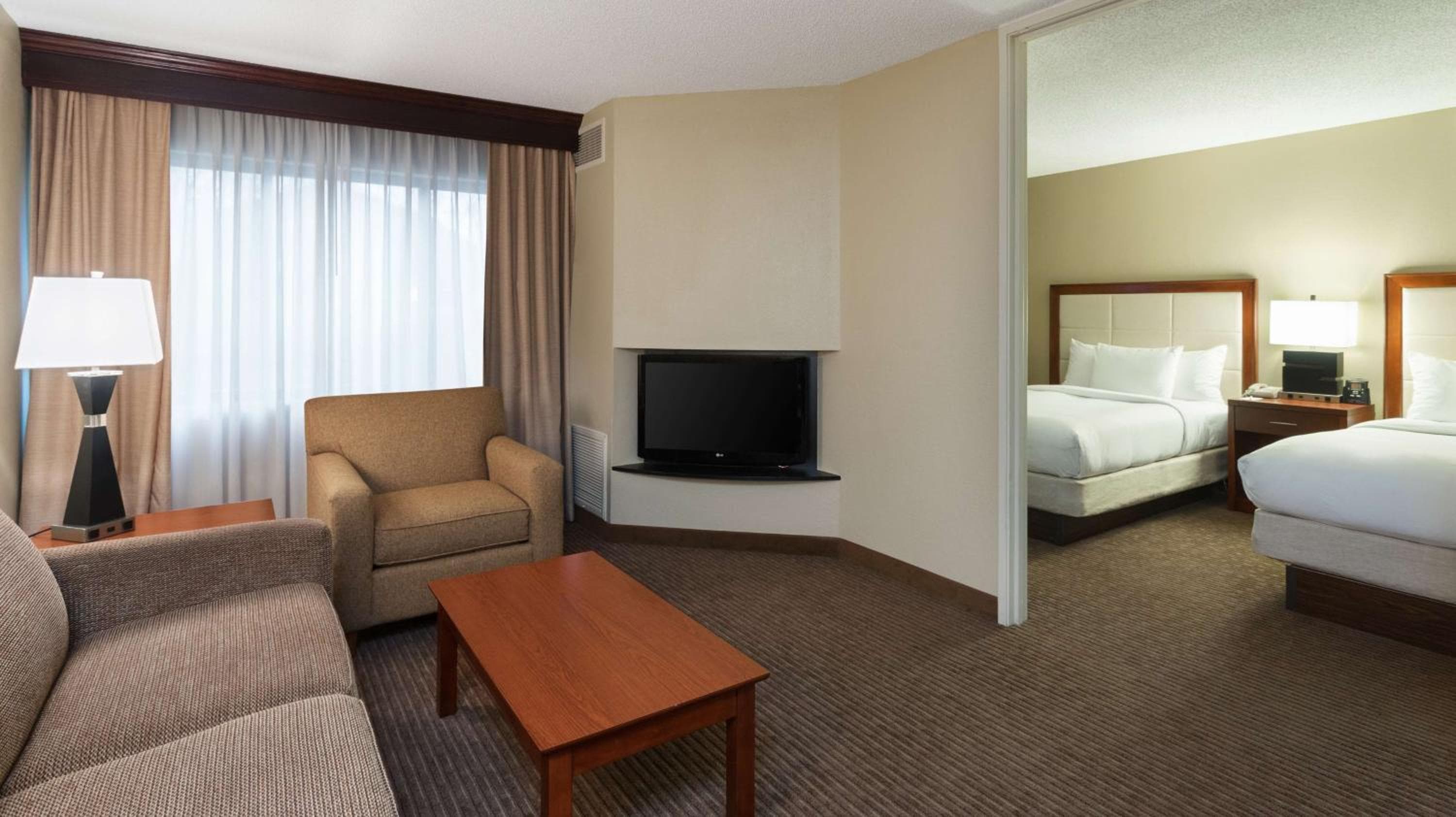 DoubleTree Suites by Hilton Cincinnati - Blue Ash