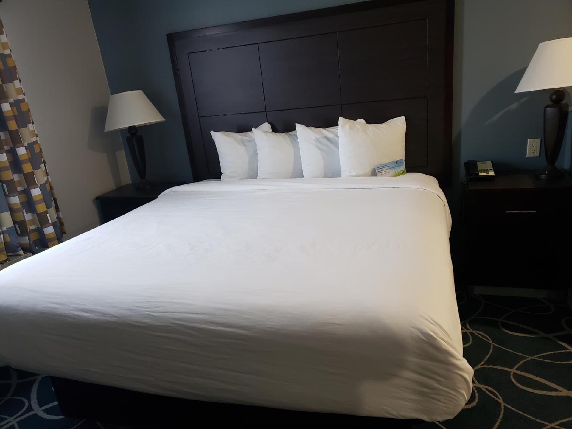 Days Inn & Suites by Wyndham Cleburne TX