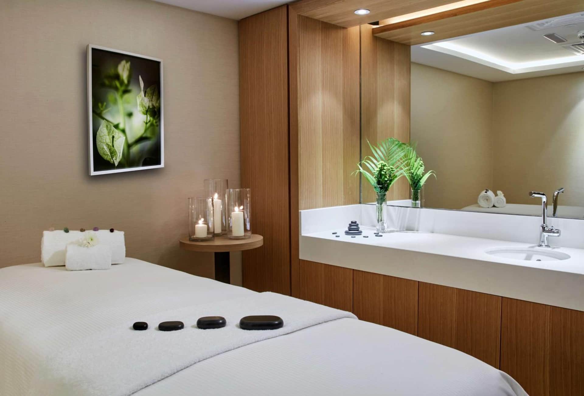 Hilton Garden Inn Dubai, Mall Avenue