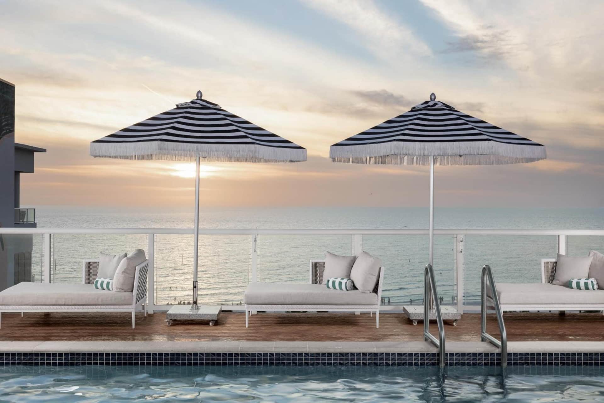 The Hiatus Clearwater Beach, Curio Collection by Hilton