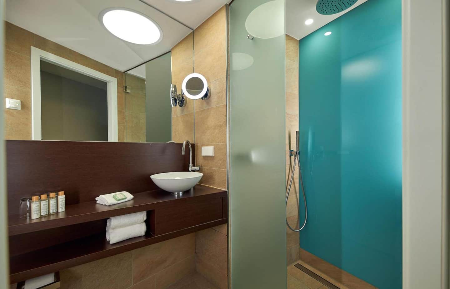 Wasserturm Hotel Cologne, Curio Collection by Hilton