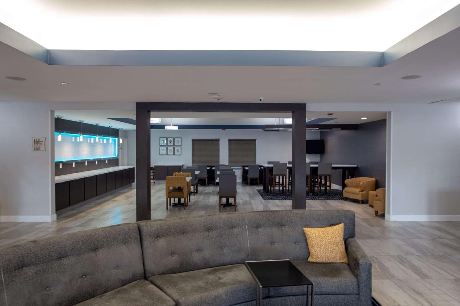 La Quinta Inn & Suites by Wyndham Houston East at Normandy