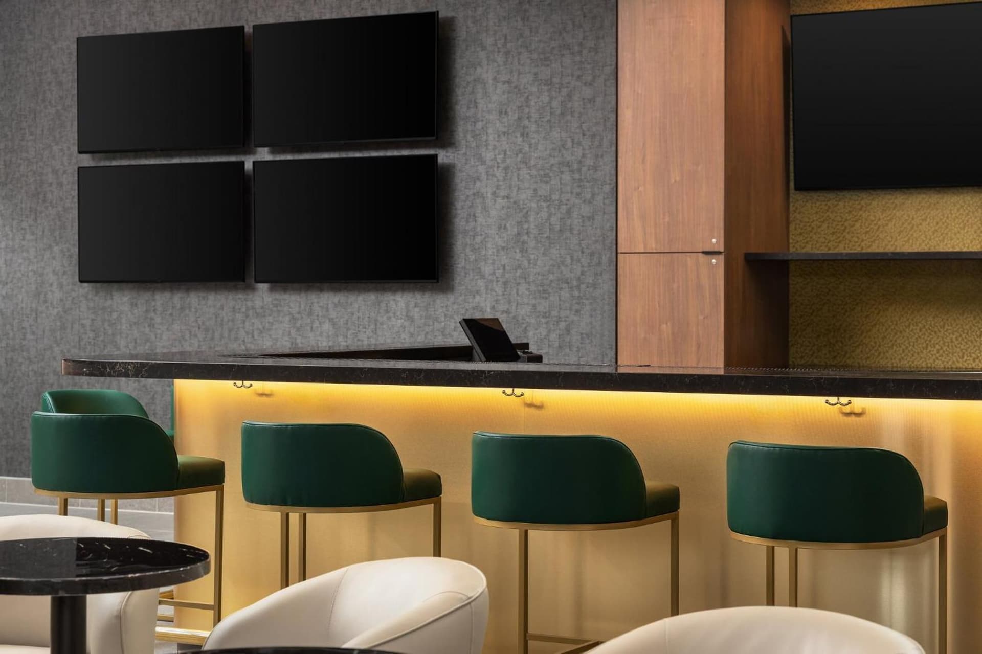 Staybridge Suites Montreal Airport - St-Laurent by IHG