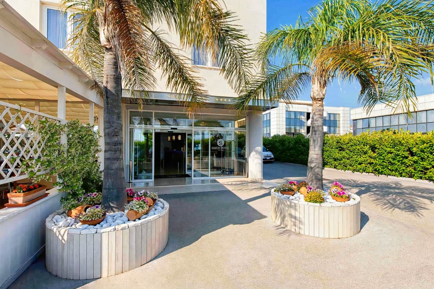Simon Hotel