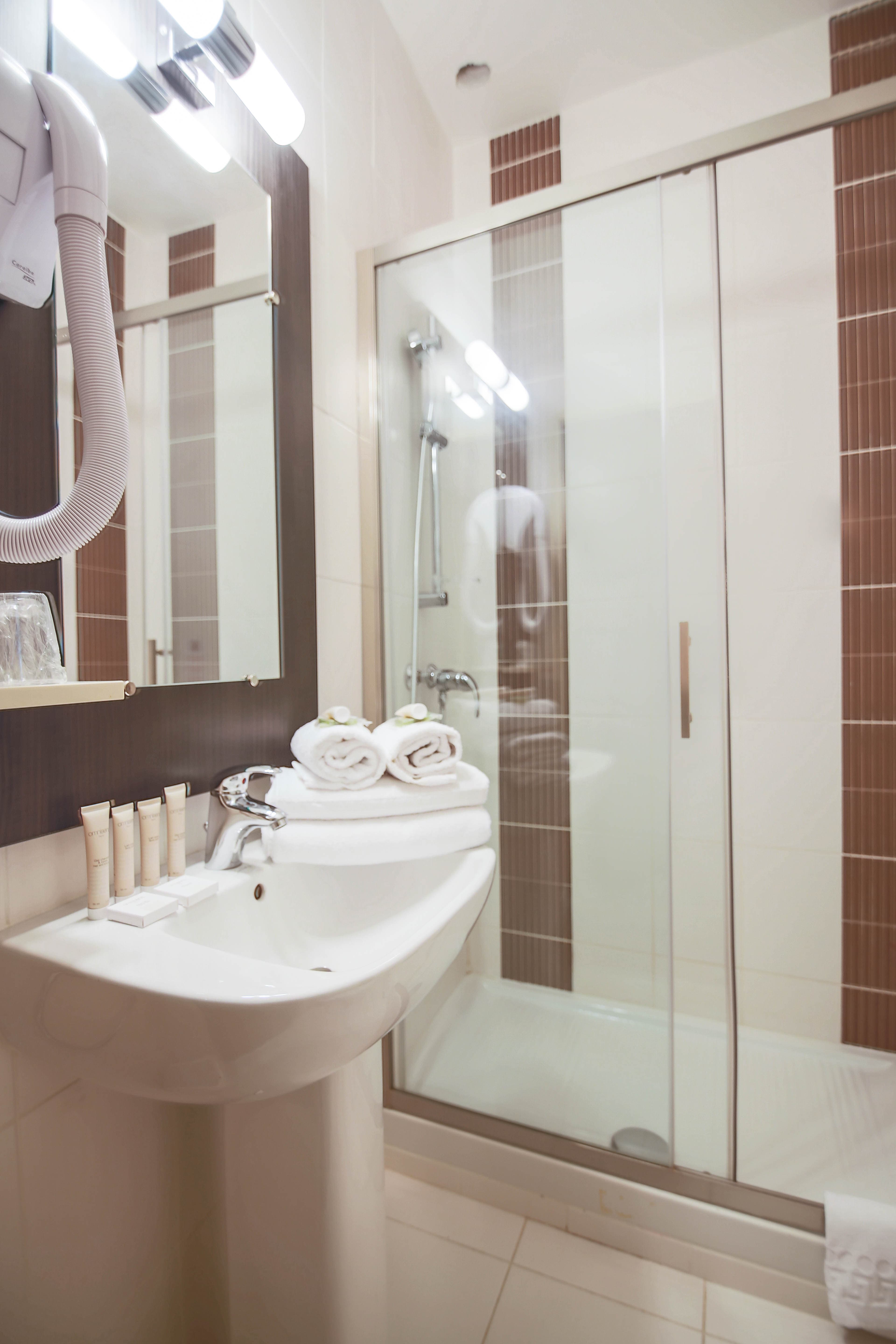 Qualys Hôtel Le Seize