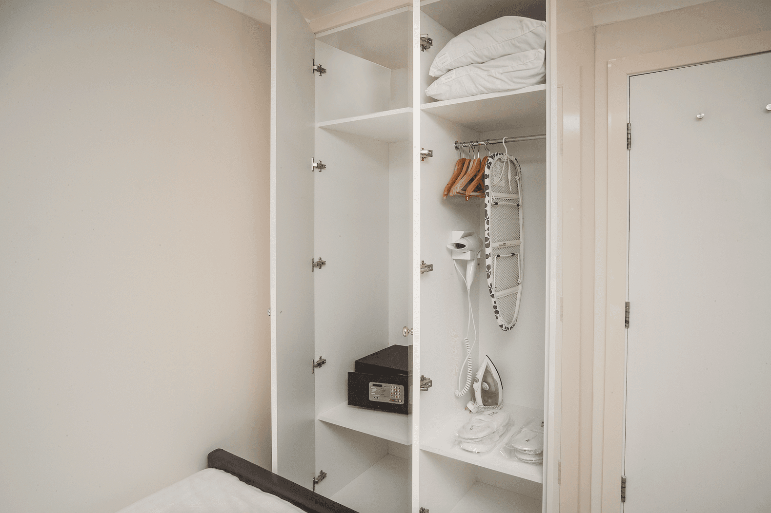 146 Suites