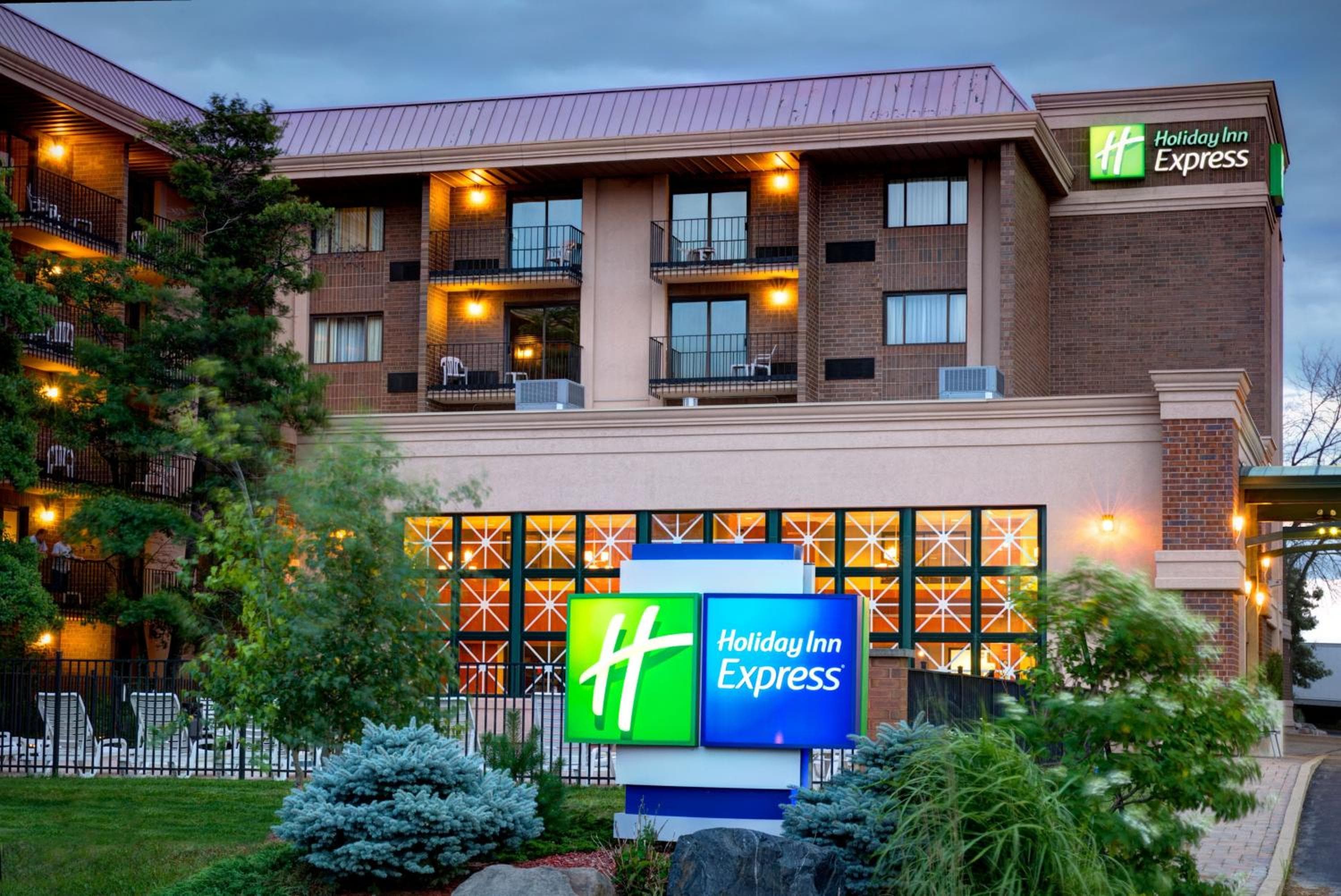 Holiday Inn Express Rolling Meadows-Schaumburg Area, an IHG Hotel
