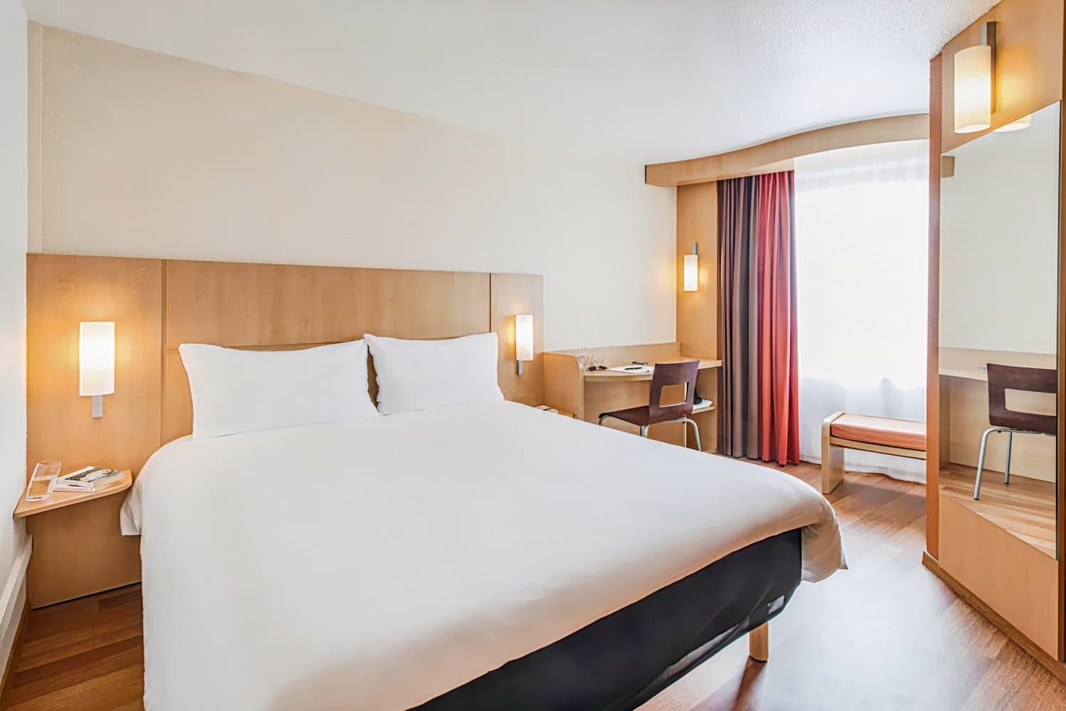 ibis Nantes Centre Tour Bretagne